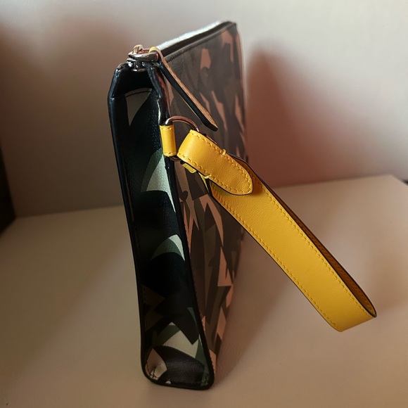 FENDI Leather Clutch Zip Pouch Black - Picture 5 of 13